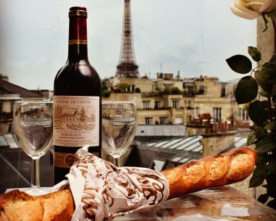 Romantic meal for couples with the Eiffel Tower in the background