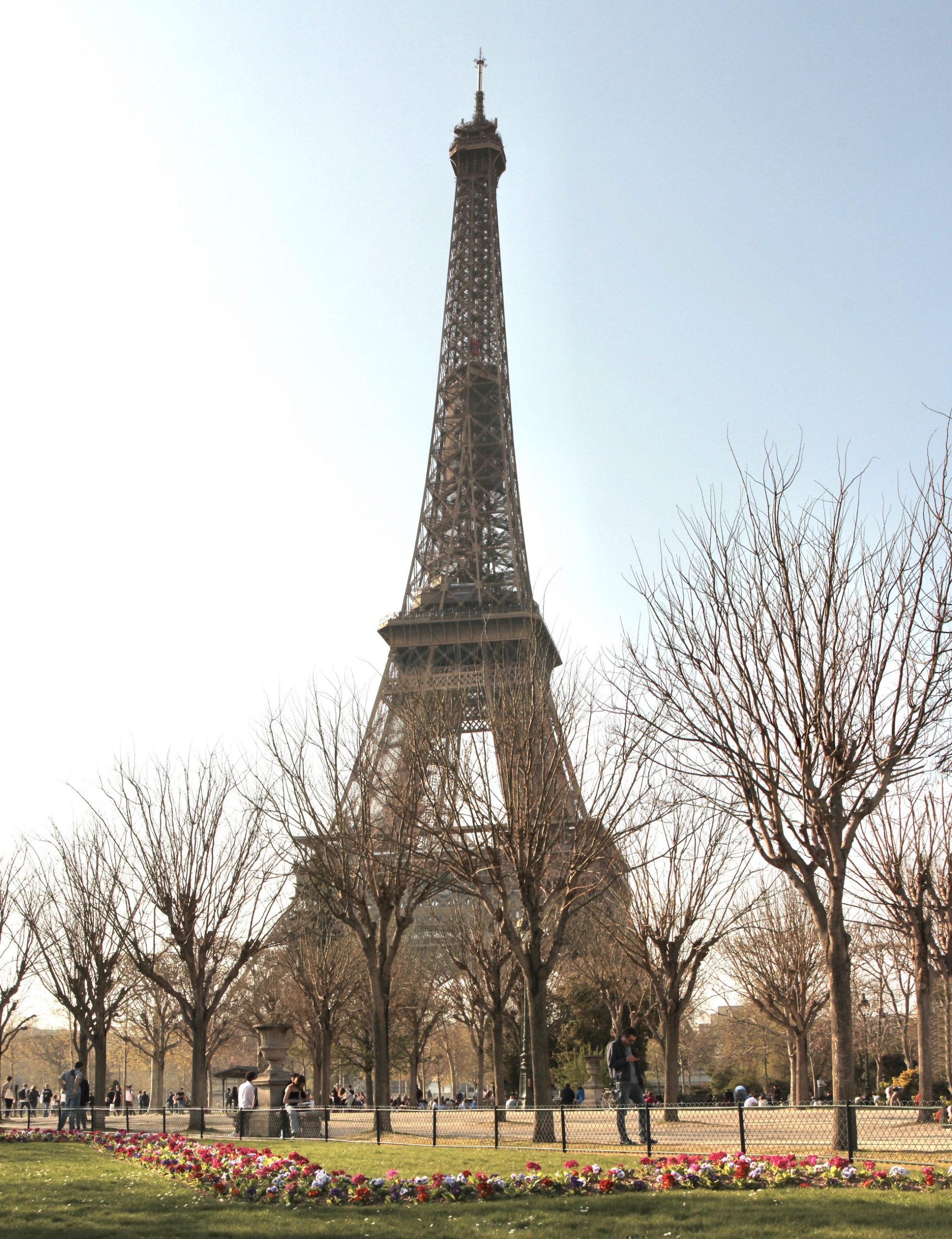 Tour Eiffel and formal flower bed